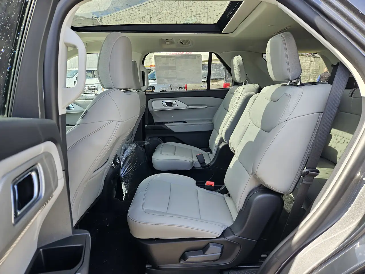 Ford Explorer photo Ford Explorer