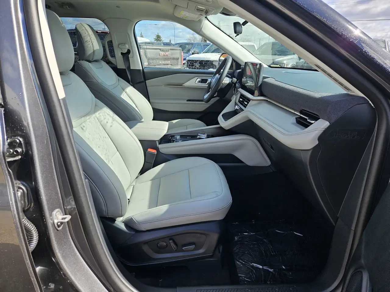 Ford Explorer photo Ford Explorer