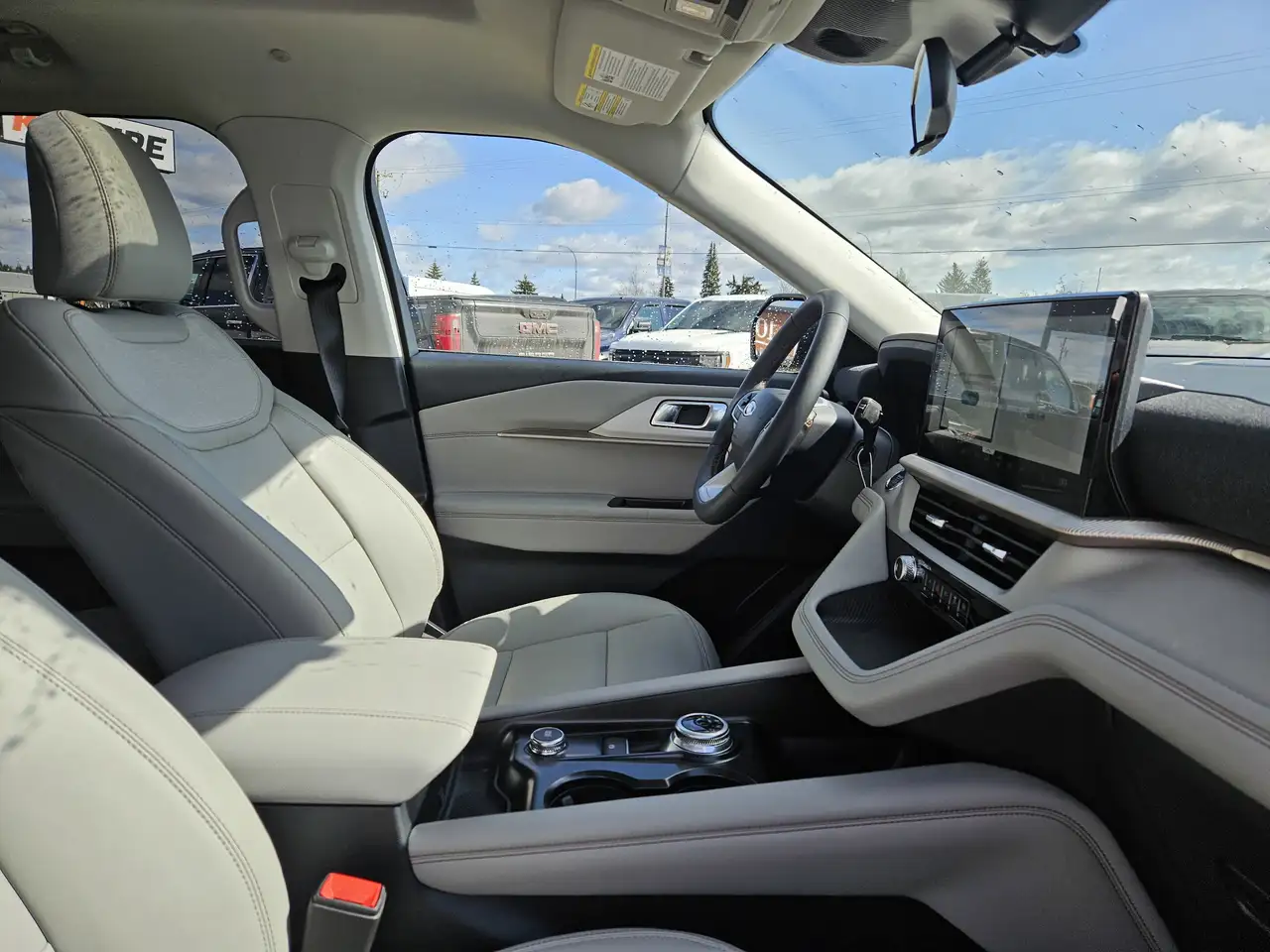 Ford Explorer photo Ford Explorer