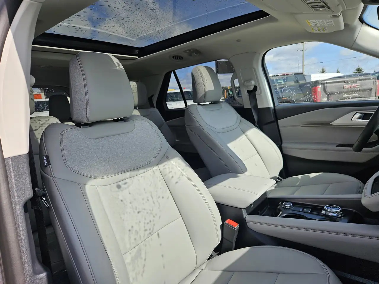 Ford Explorer photo Ford Explorer