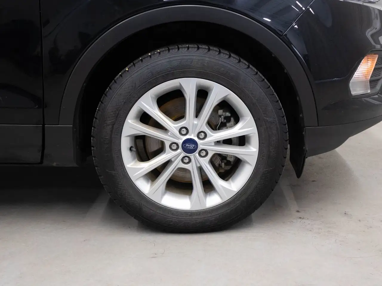 Ford Escape снимка Ford Escape