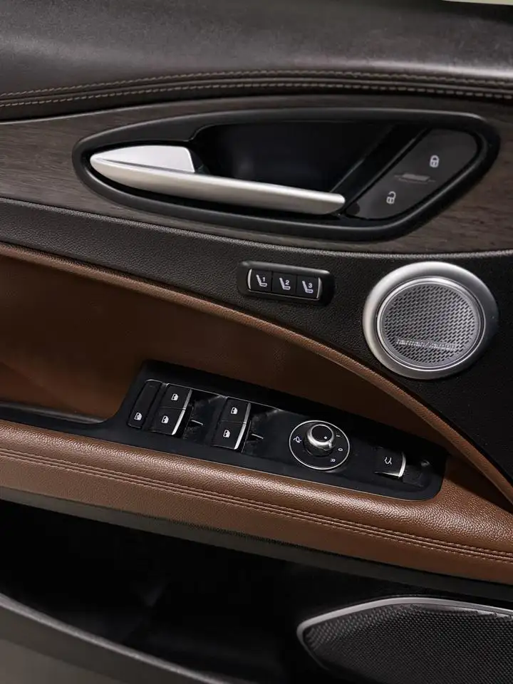 Alfa Romeo Stelvio photo Alfa Romeo Stelvio