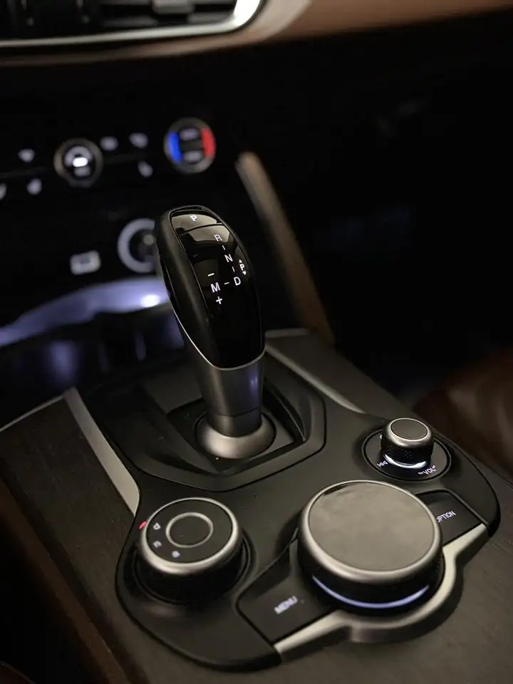 Alfa Romeo Stelvio photo Alfa Romeo Stelvio