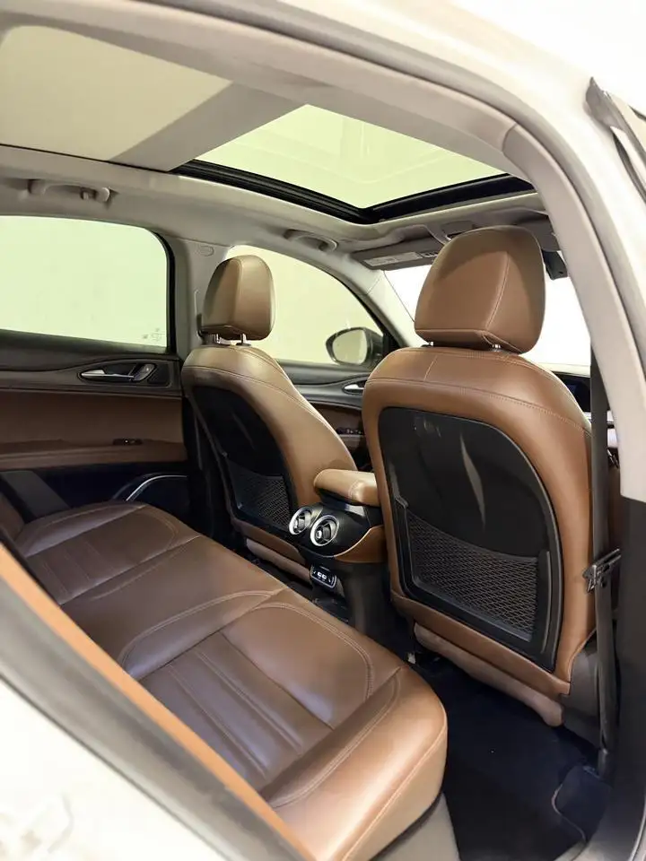 Alfa Romeo Stelvio photo Alfa Romeo Stelvio
