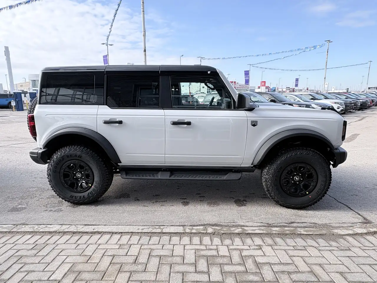 Ford Bronco photo Ford Bronco