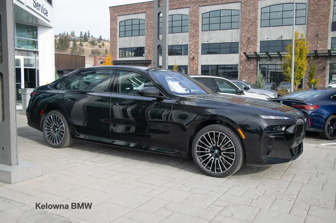 BMW 7 Series снимка BMW 7 Series