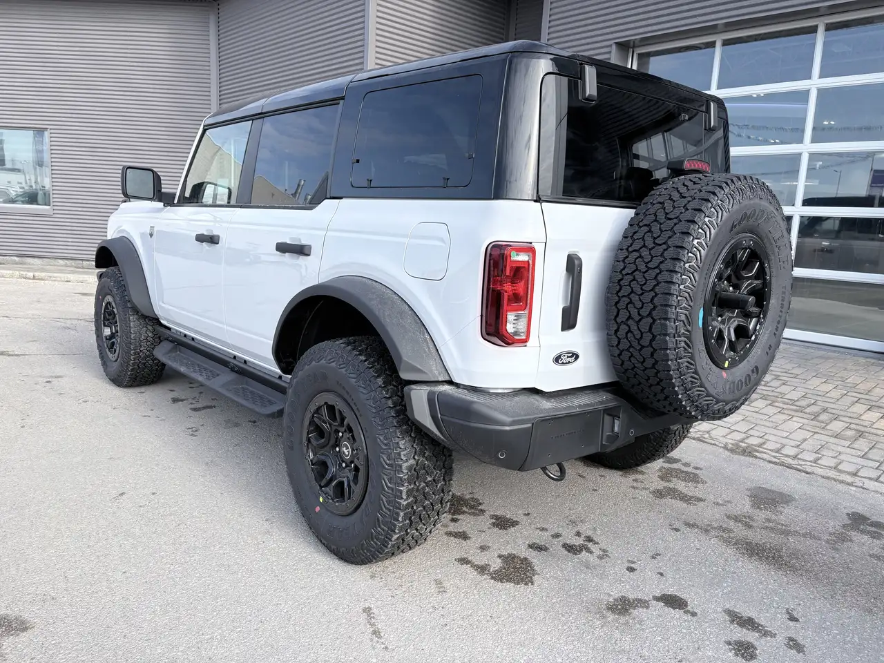 Ford Bronco photo Ford Bronco