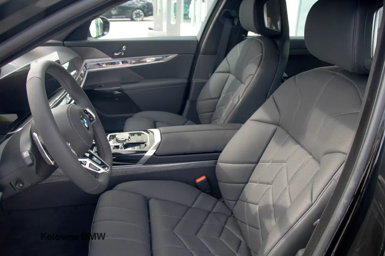 BMW 7 Series снимка BMW 7 Series