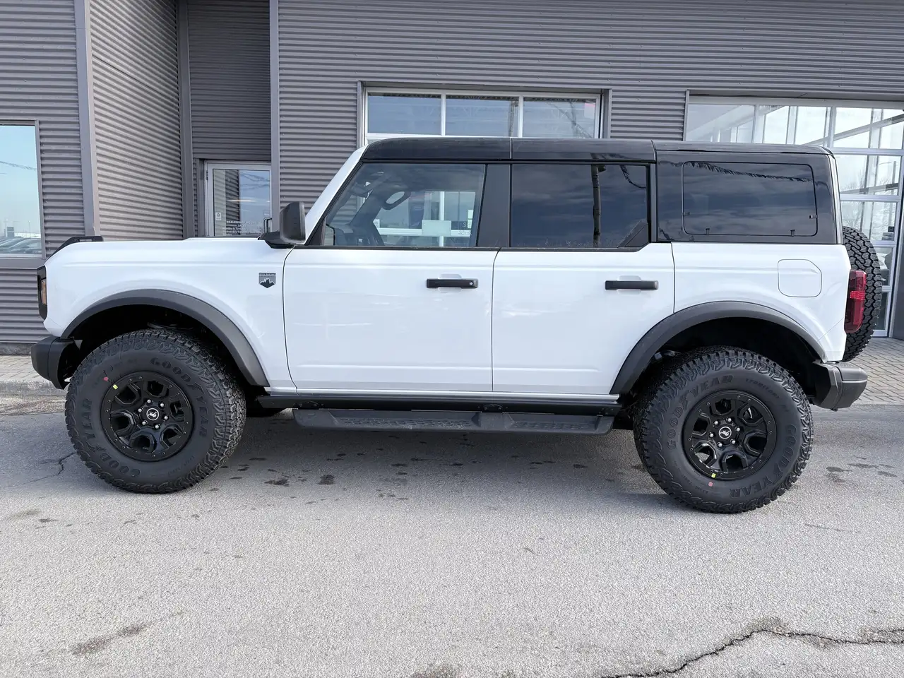 Ford Bronco photo Ford Bronco