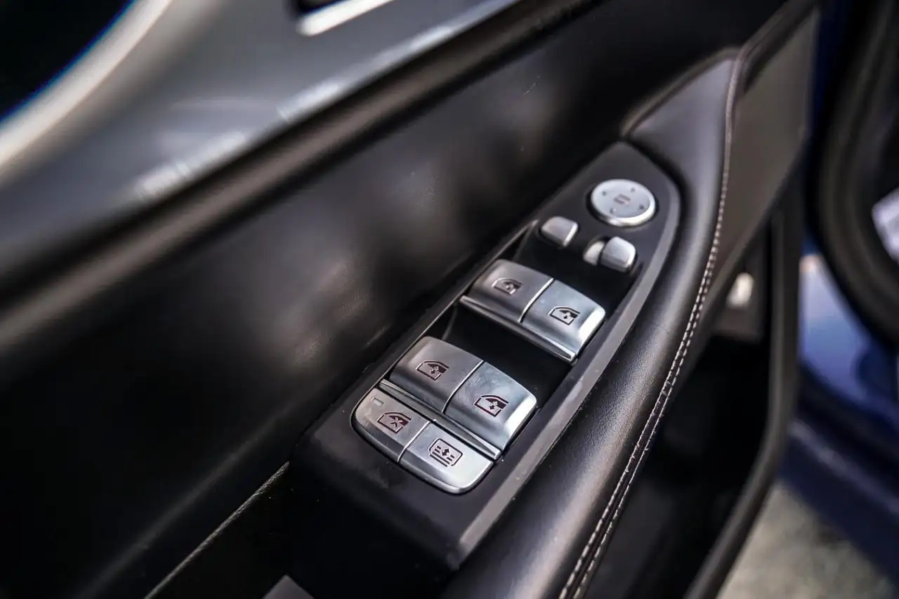 BMW 7 Series снимка BMW 7 Series
