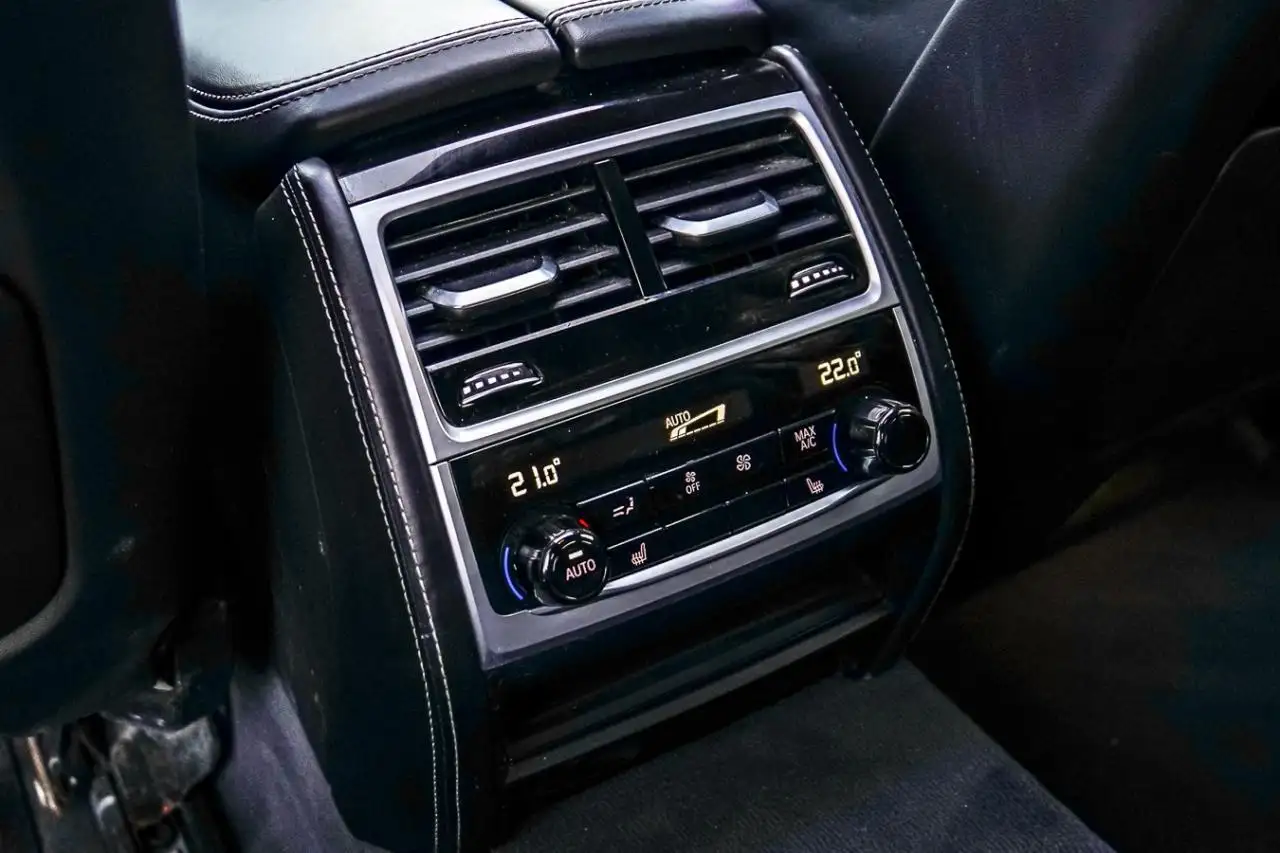 BMW 7 Series снимка BMW 7 Series