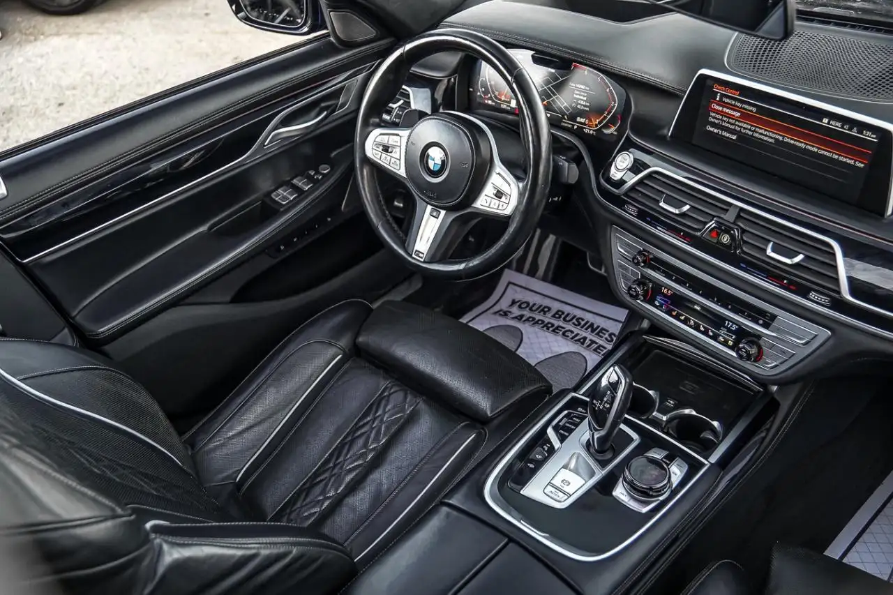 BMW 7 Series снимка BMW 7 Series