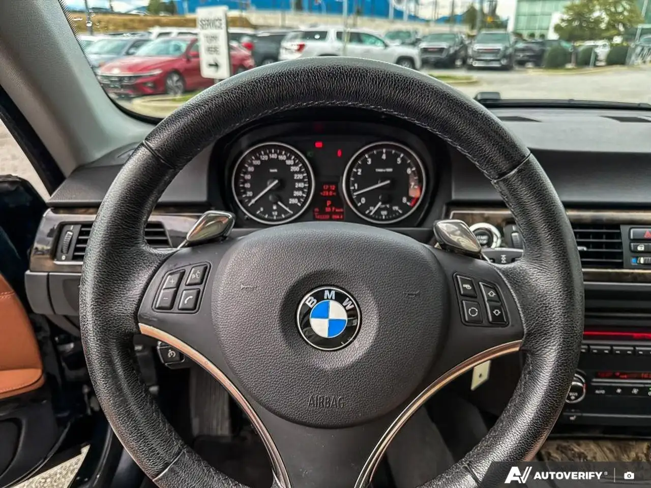 BMW 3 Series снимка BMW 3 Series