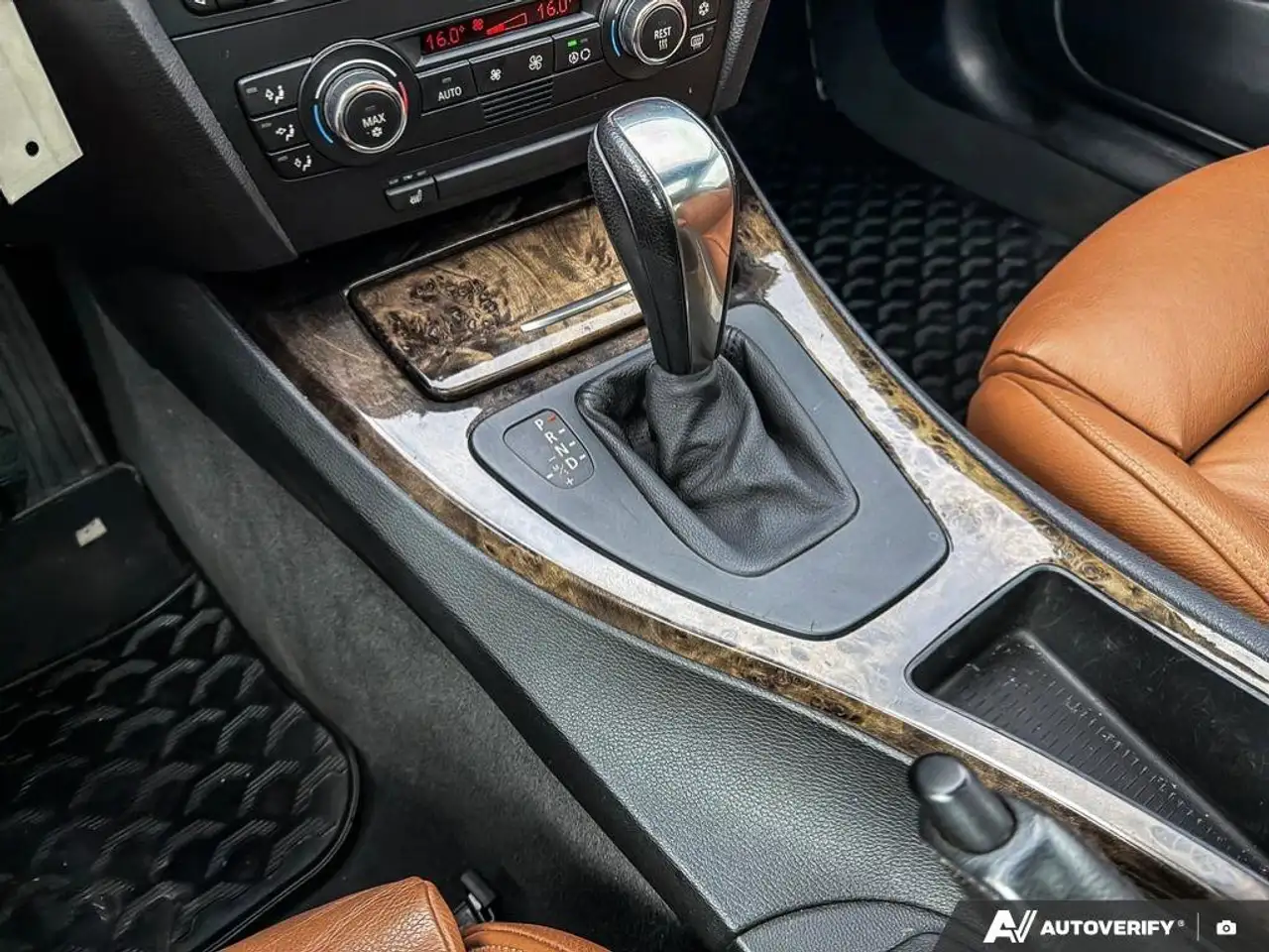 BMW 3 Series снимка BMW 3 Series