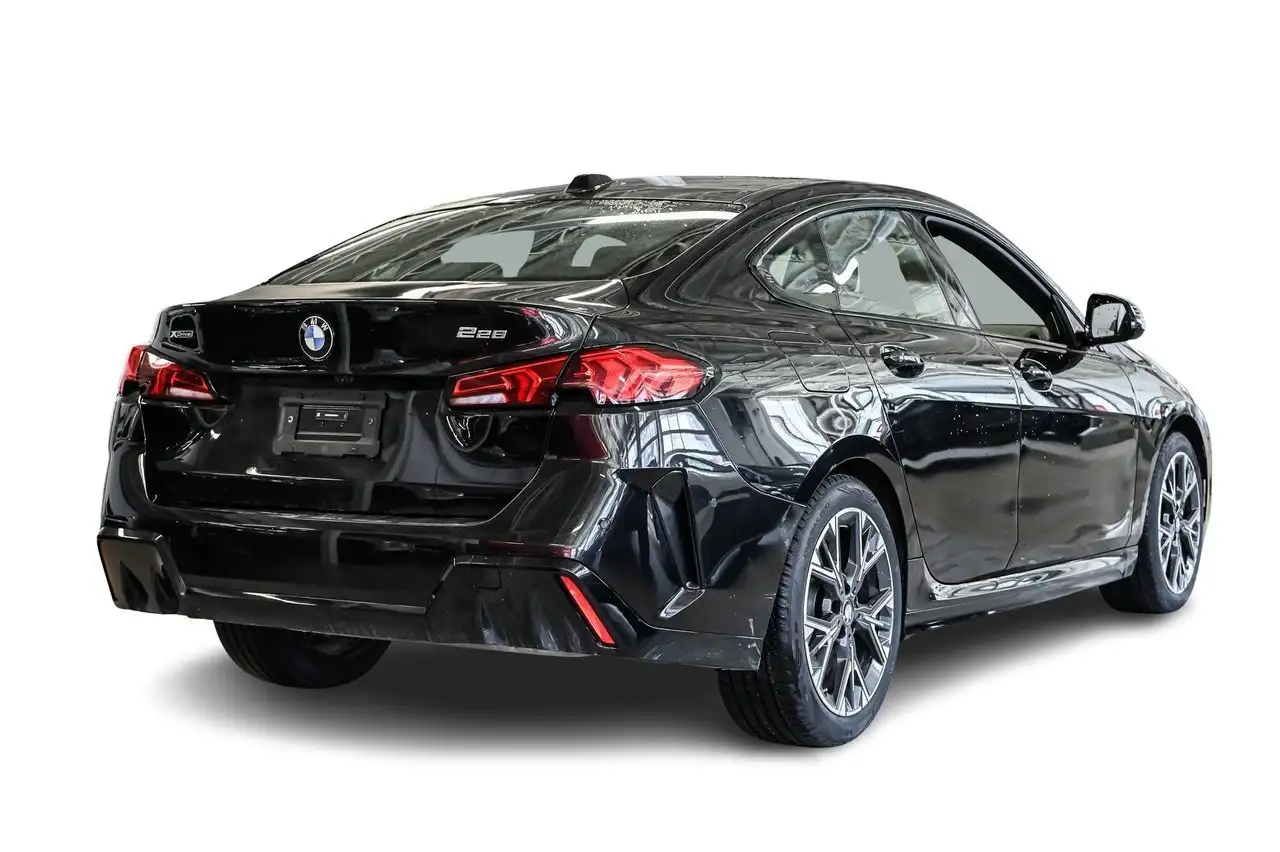BMW 2 Series снимка BMW 2 Series