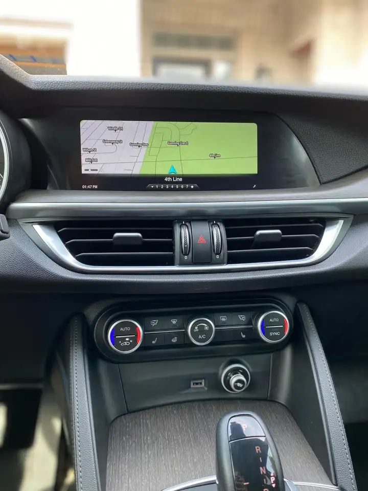 Alfa Romeo Stelvio снимка Alfa Romeo Stelvio