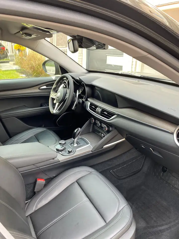 Alfa Romeo Stelvio снимка Alfa Romeo Stelvio