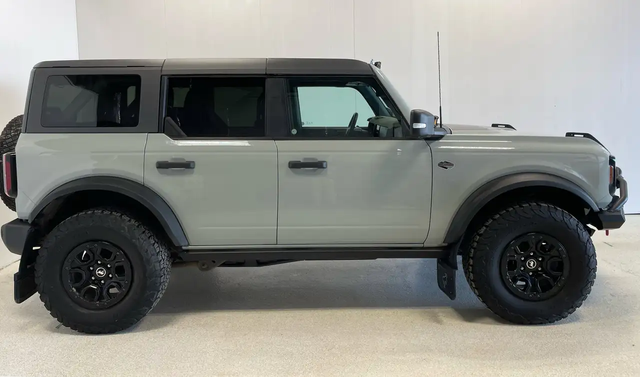 Ford Bronco photo Ford Bronco