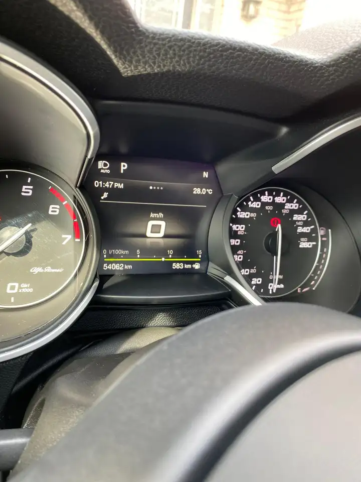 Alfa Romeo Stelvio снимка Alfa Romeo Stelvio