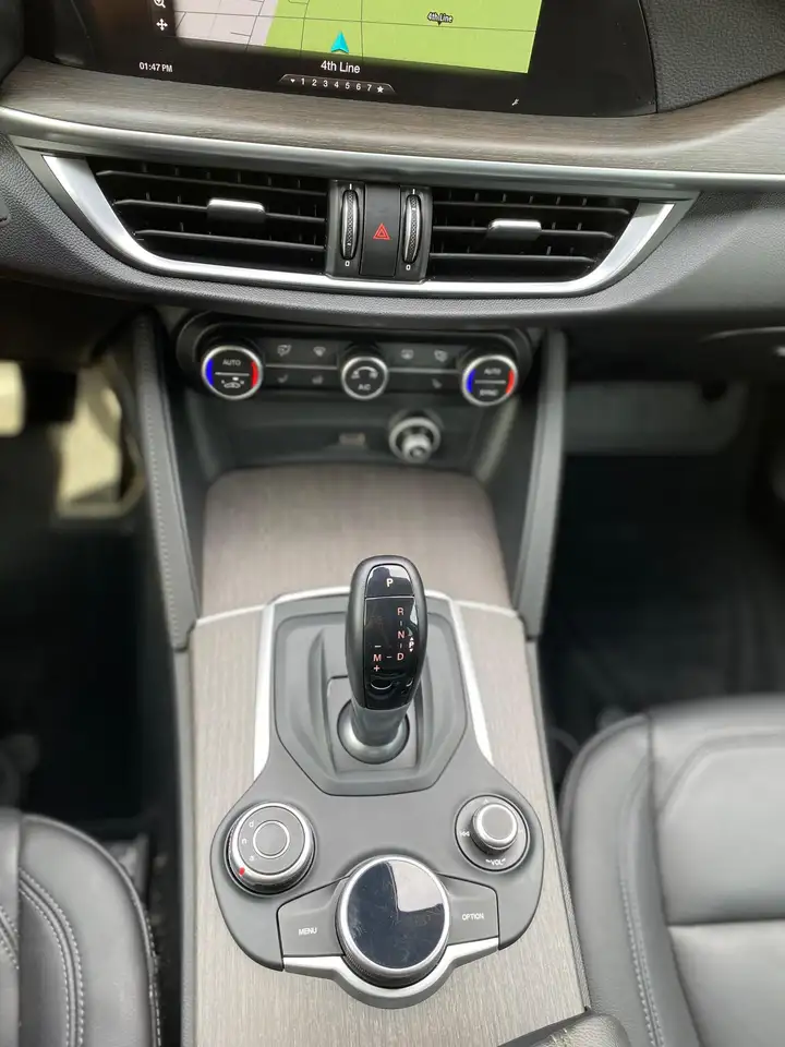 Alfa Romeo Stelvio снимка Alfa Romeo Stelvio