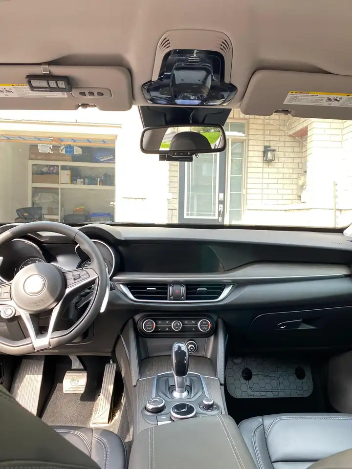 Alfa Romeo Stelvio снимка Alfa Romeo Stelvio