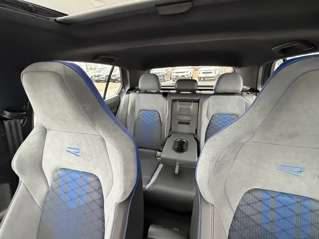 Volkswagen Golf R снимка Volkswagen Golf R
