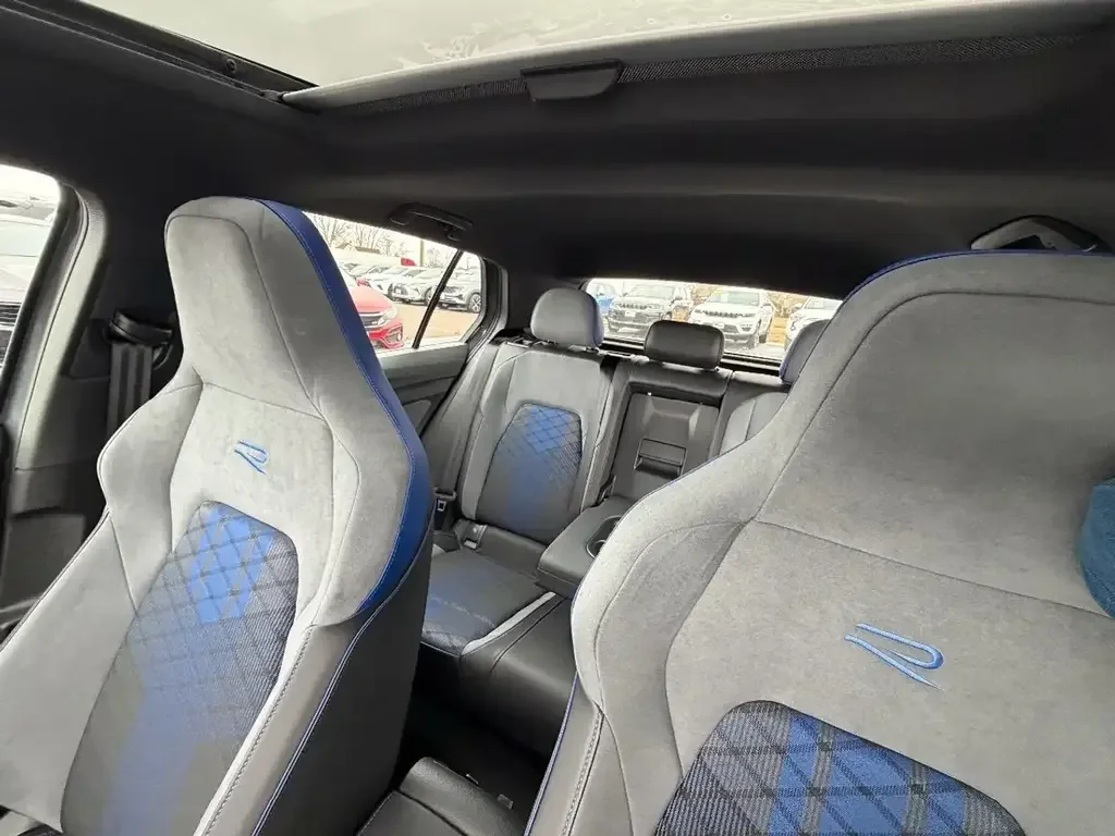 Volkswagen Golf R снимка Volkswagen Golf R