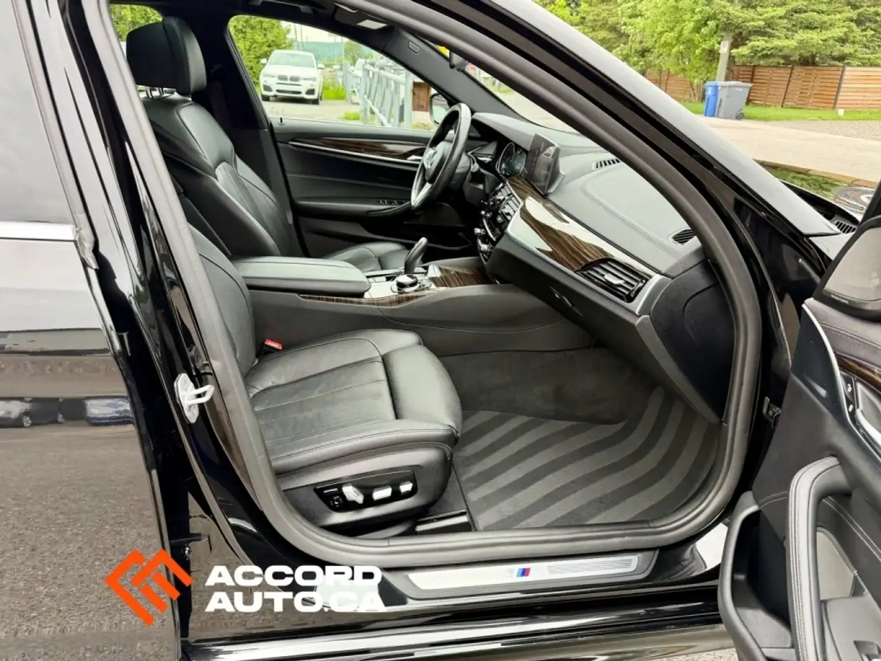 BMW 5 Series photo BMW 5 Series