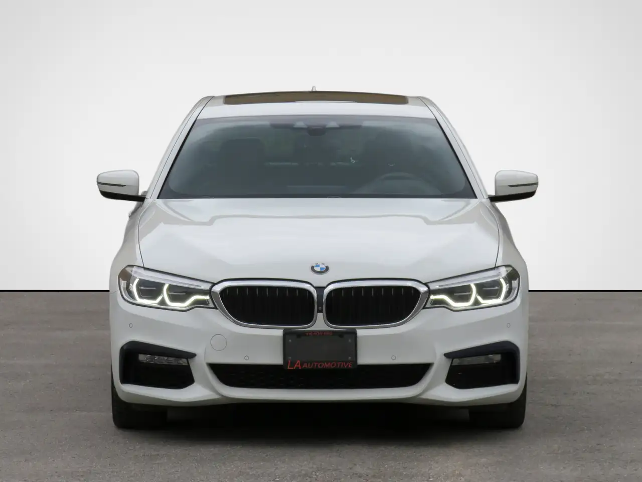 BMW 5 Series снимка BMW 5 Series