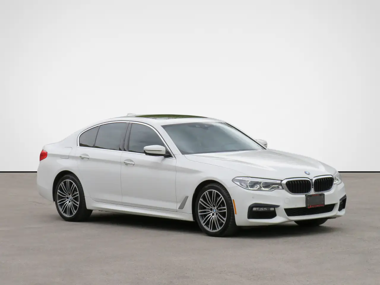 BMW 5 Series снимка BMW 5 Series