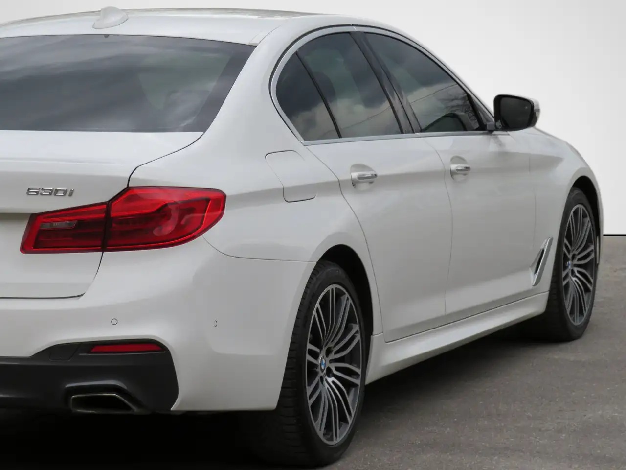BMW 5 Series снимка BMW 5 Series