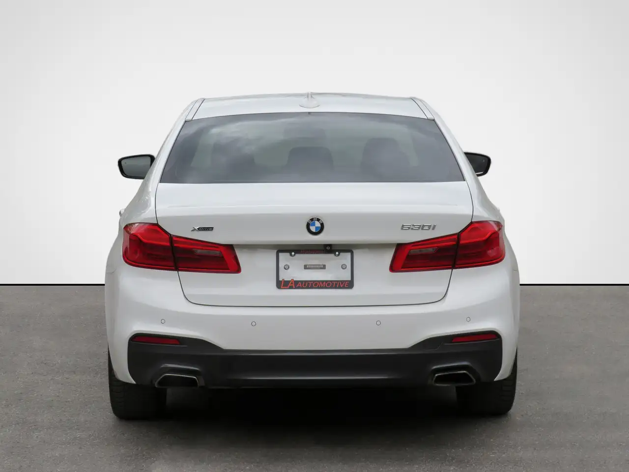 BMW 5 Series снимка BMW 5 Series