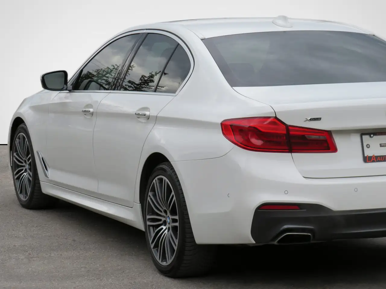 BMW 5 Series снимка BMW 5 Series