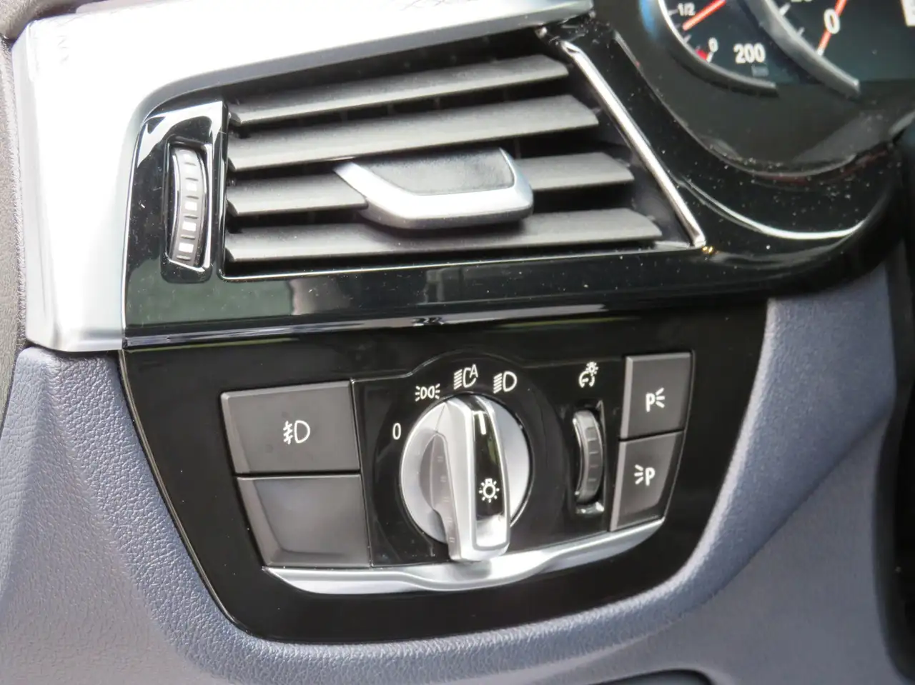 BMW 5 Series снимка BMW 5 Series