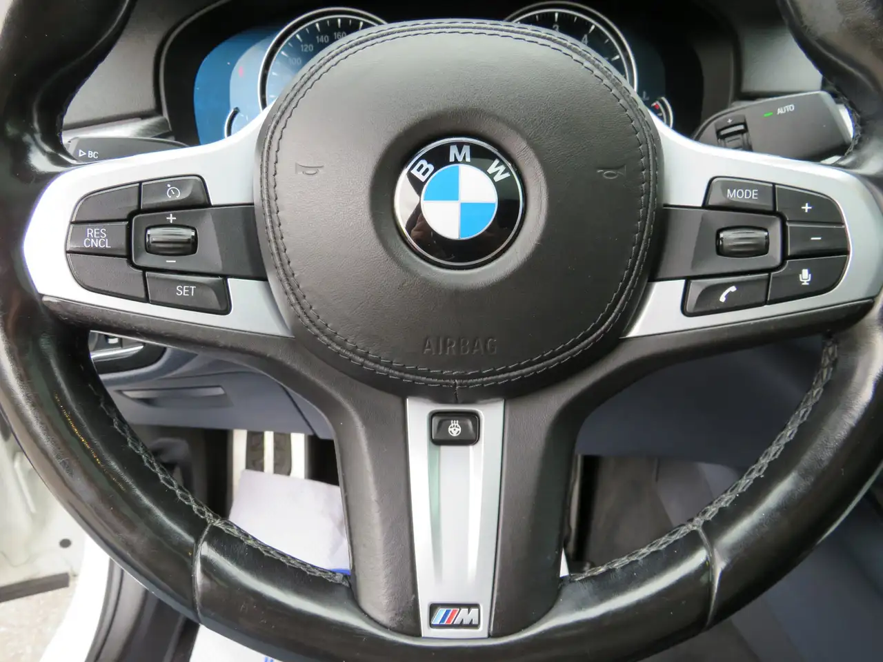 BMW 5 Series снимка BMW 5 Series