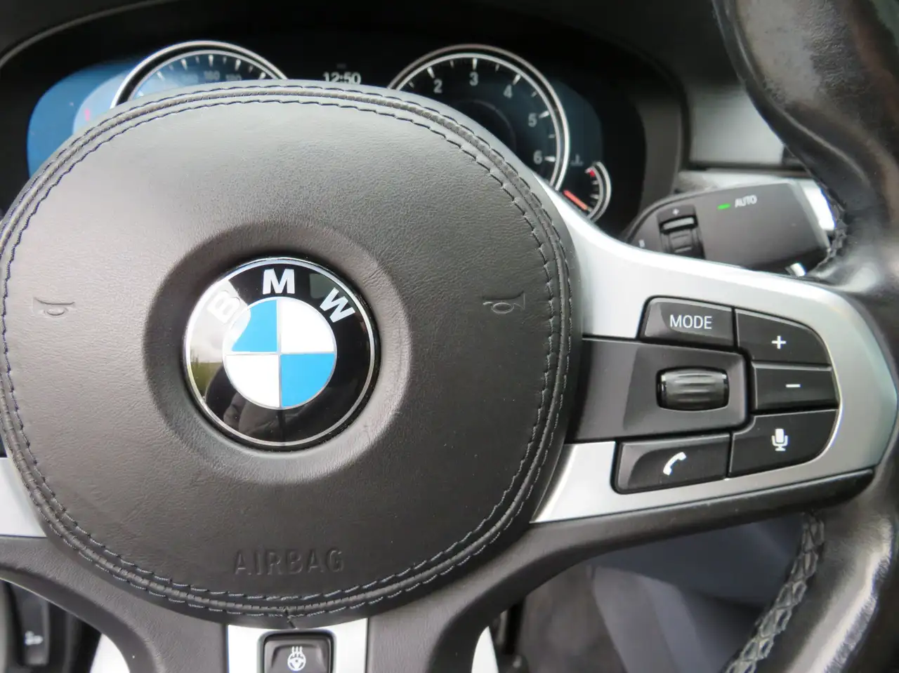 BMW 5 Series снимка BMW 5 Series