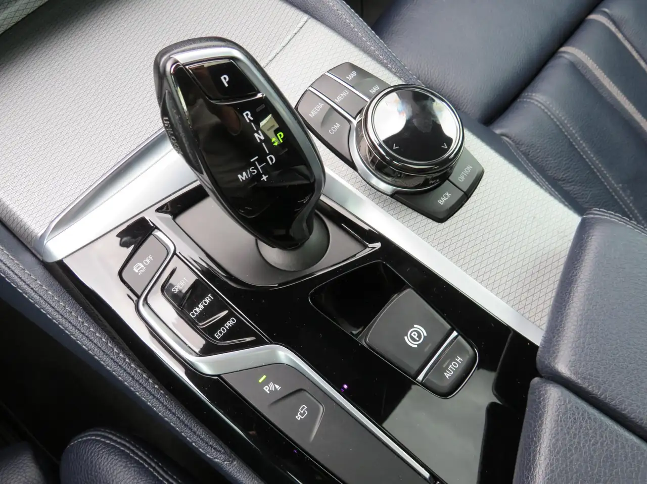 BMW 5 Series снимка BMW 5 Series