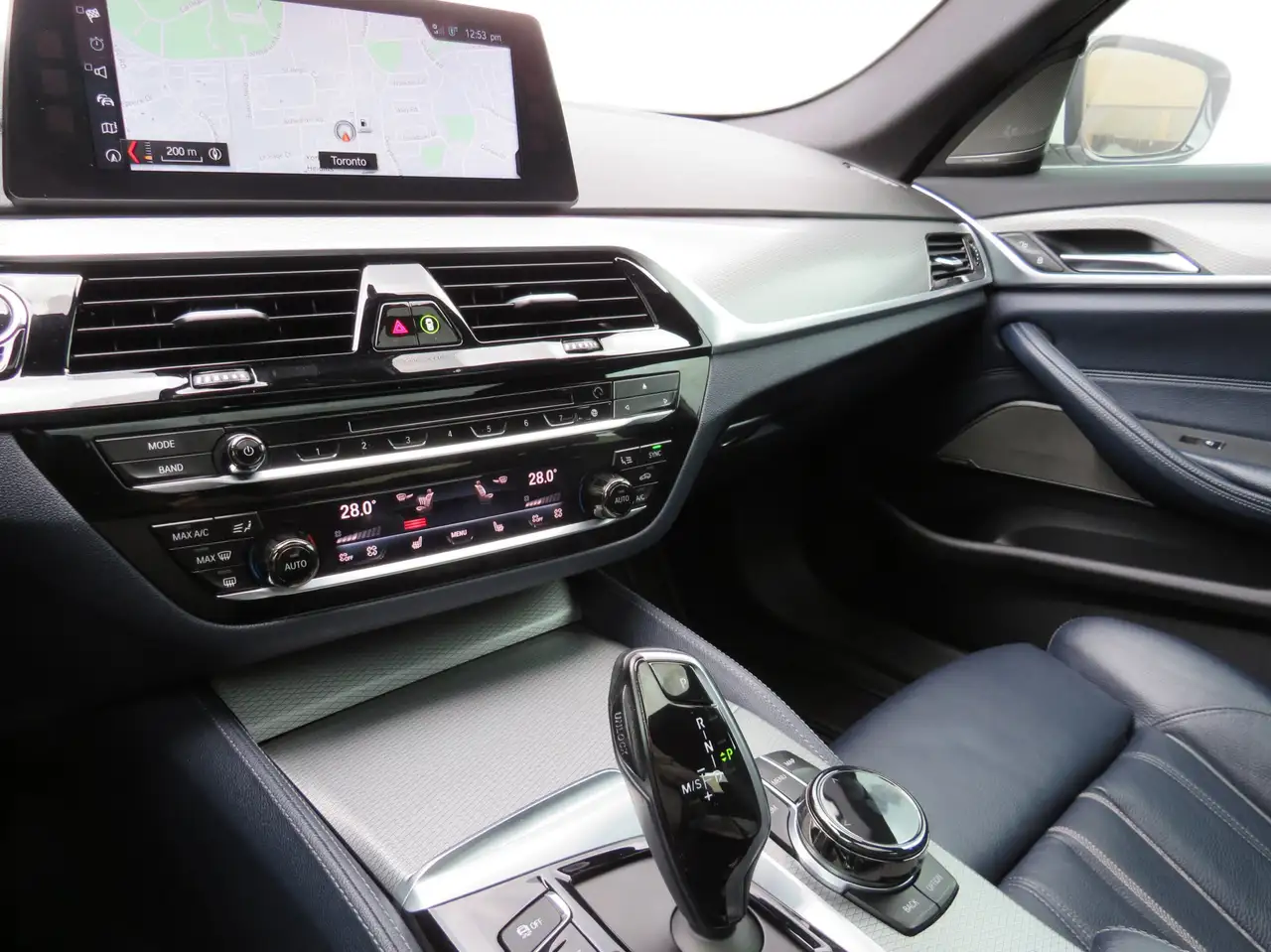 BMW 5 Series снимка BMW 5 Series
