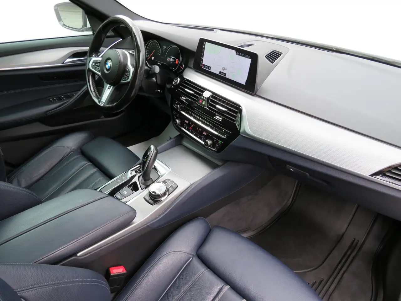BMW 5 Series снимка BMW 5 Series