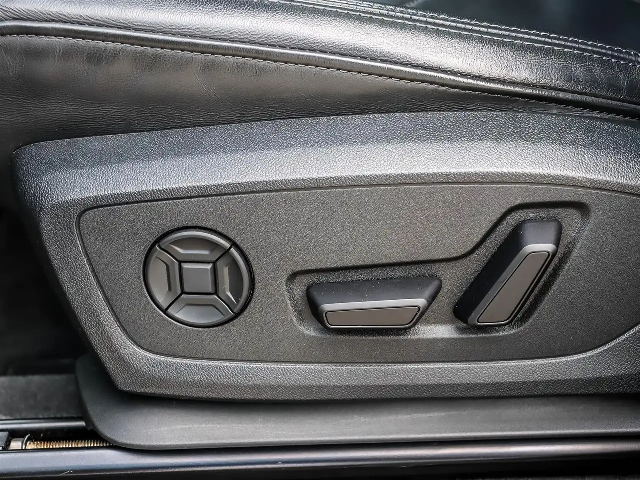 Audi Q3 photo Audi Q3