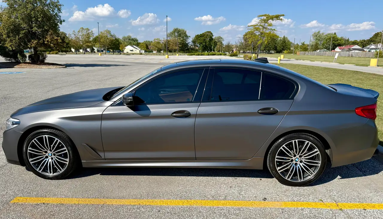 BMW 5 Series photo BMW 5 Series