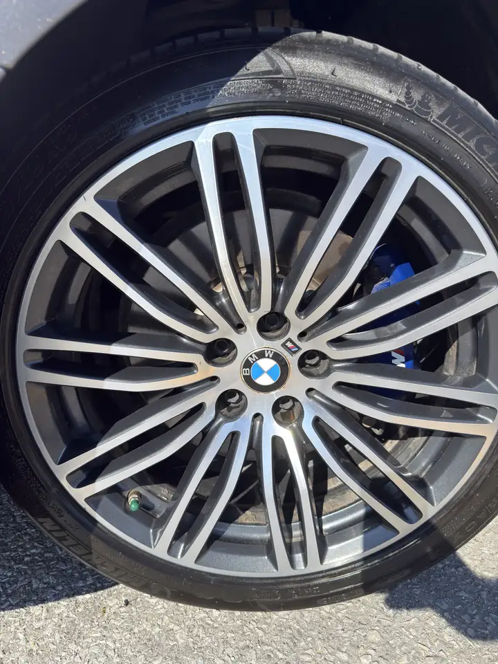 BMW 5 Series photo BMW 5 Series