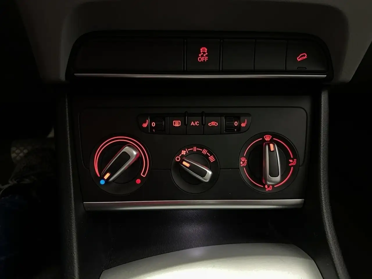 Audi Q3 снимка Audi Q3