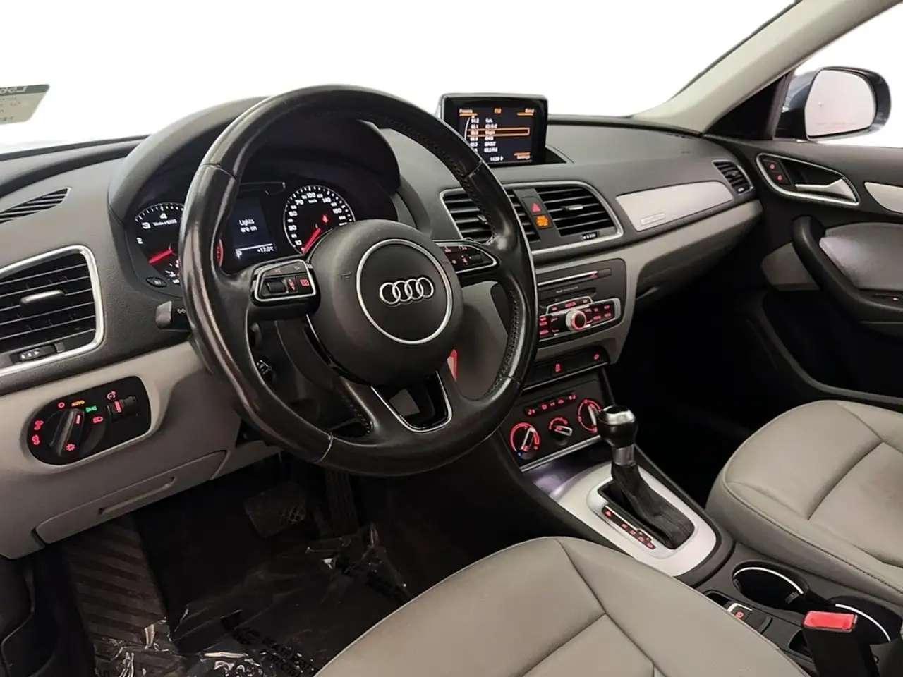 Audi Q3 снимка Audi Q3
