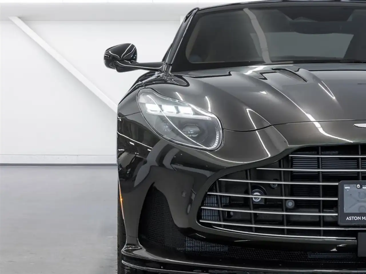 Aston Martin DB12 снимка Aston Martin DB12