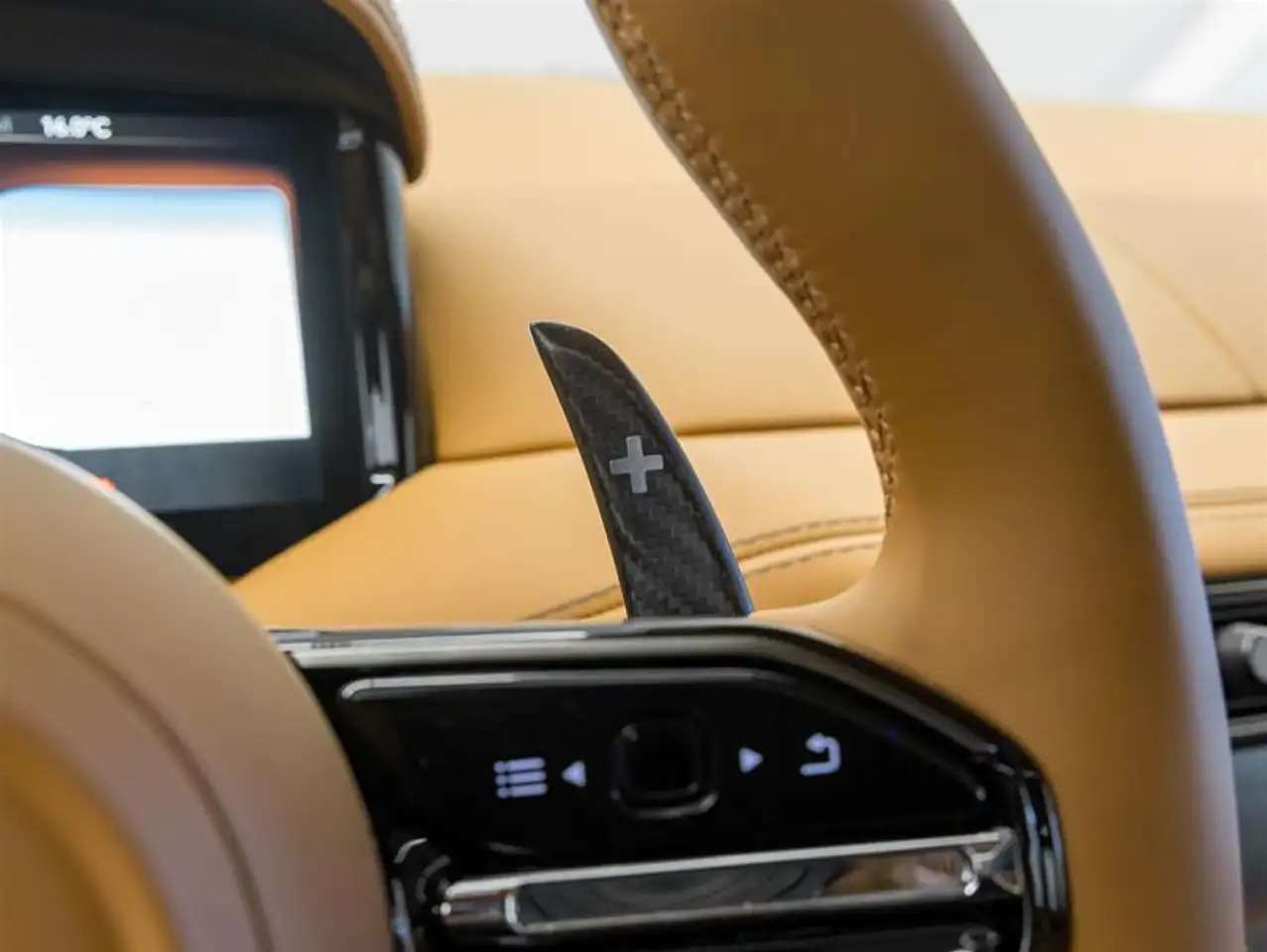 Aston Martin DB12 снимка Aston Martin DB12