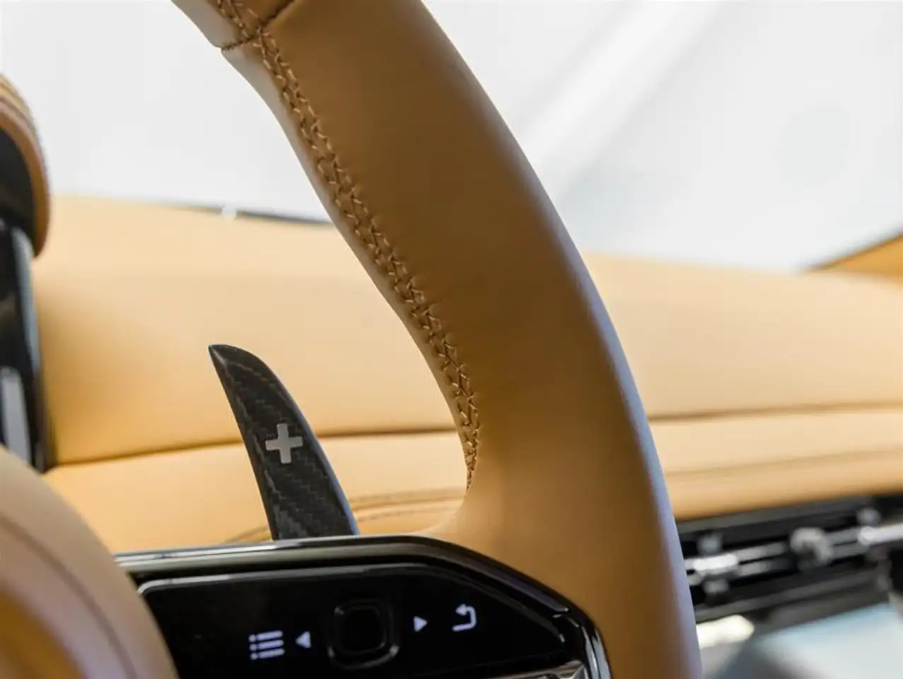 Aston Martin DB12 снимка Aston Martin DB12