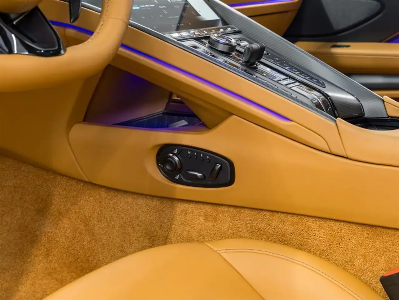 Aston Martin DB12 снимка Aston Martin DB12