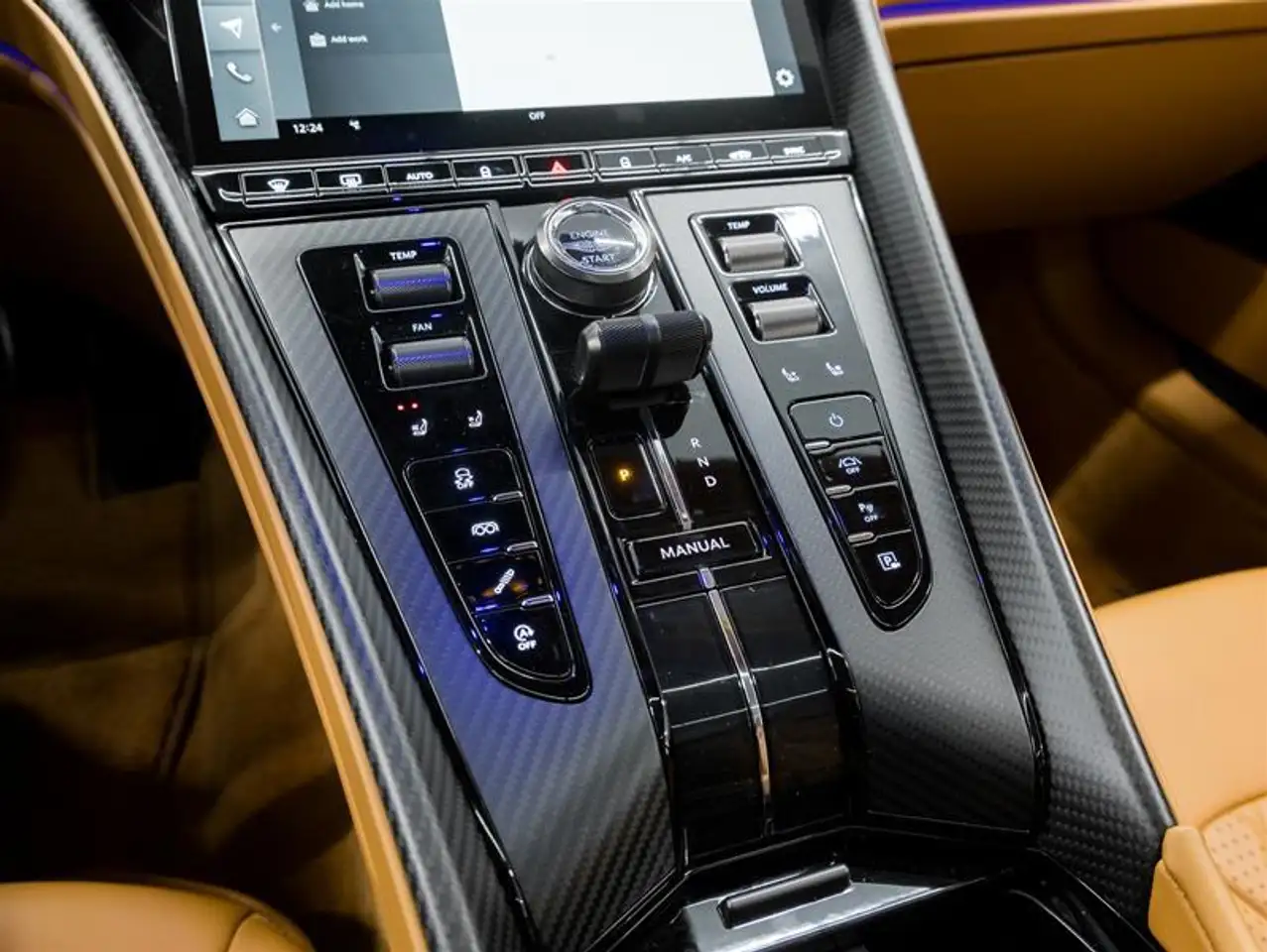 Aston Martin DB12 снимка Aston Martin DB12