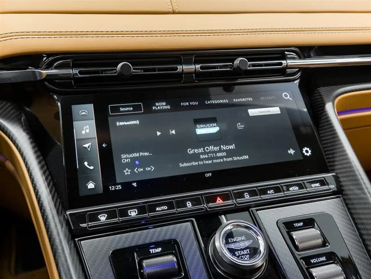 Aston Martin DB12 снимка Aston Martin DB12